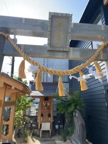 山蒼稲荷神社の{uncategorized: "未分類", other: "その他", undefined: "問題あり", building: "その他建物", grave: "お墓", sacred_gate: "鳥居", guardian: "狛犬", statue: "像", buddha: "仏像", history: "歴史", nature: "自然", garden: "庭園", animal: "動物", pagoda: "塔", temizu: "手水舎", mountain_gate: "山門・神門", sanctuary: "本殿・本堂", subordinate: "末社・摂社", art: "芸術", scenery: "景色", jizo: "地蔵", ema: "絵馬", goshuin: "御朱印", omikuji: "おみくじ", items: "授与品その他", amulet: "お守り", goshuincho: "御朱印帳", eats: "食事", festival: "お祭り", votive_dance: "神楽", shichigosan: "七五三参", wedding: "結婚式", experience: "体験その他", initially: "初詣", around: "周辺", anti_infection: "感染症対策"}