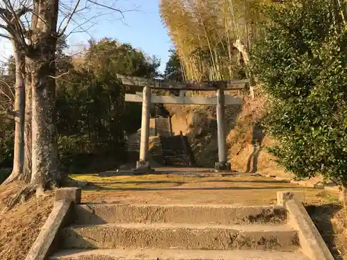 皇産靈神社の鳥居