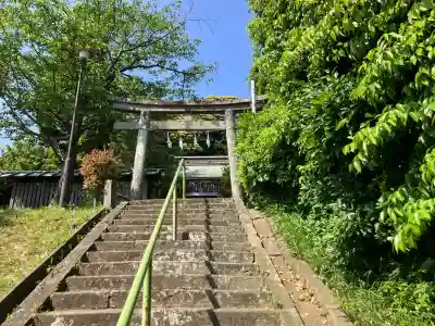 諏訪神社の{uncategorized: "未分類", other: "その他", undefined: "問題あり", building: "その他建物", grave: "お墓", sacred_gate: "鳥居", guardian: "狛犬", statue: "像", buddha: "仏像", history: "歴史", nature: "自然", garden: "庭園", animal: "動物", pagoda: "塔", temizu: "手水舎", mountain_gate: "山門・神門", sanctuary: "本殿・本堂", subordinate: "末社・摂社", art: "芸術", scenery: "景色", jizo: "地蔵", ema: "絵馬", goshuin: "御朱印", omikuji: "おみくじ", items: "授与品その他", amulet: "お守り", goshuincho: "御朱印帳", eats: "食事", festival: "お祭り", votive_dance: "神楽", shichigosan: "七五三参", wedding: "結婚式", experience: "体験その他", initially: "初詣", around: "周辺", anti_infection: "感染症対策"}