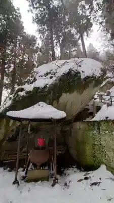 宝珠山 立石寺の{uncategorized: "未分類", other: "その他", undefined: "問題あり", building: "その他建物", grave: "お墓", sacred_gate: "鳥居", guardian: "狛犬", statue: "像", buddha: "仏像", history: "歴史", nature: "自然", garden: "庭園", animal: "動物", pagoda: "塔", temizu: "手水舎", mountain_gate: "山門・神門", sanctuary: "本殿・本堂", subordinate: "末社・摂社", art: "芸術", scenery: "景色", jizo: "地蔵", ema: "絵馬", goshuin: "御朱印", omikuji: "おみくじ", items: "授与品その他", amulet: "お守り", goshuincho: "御朱印帳", eats: "食事", festival: "お祭り", votive_dance: "神楽", shichigosan: "七五三参", wedding: "結婚式", experience: "体験その他", initially: "初詣", around: "周辺", anti_infection: "感染症対策"}