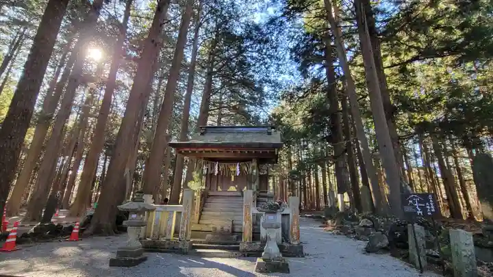 北口本宮冨士浅間神社の末社・摂社