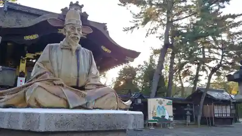 豊国神社の像