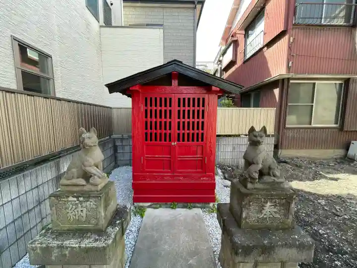 稲荷神社(生麦5丁目)の{uncategorized: "未分類", other: "その他", undefined: "問題あり", building: "その他建物", grave: "お墓", sacred_gate: "鳥居", guardian: "狛犬", statue: "像", buddha: "仏像", history: "歴史", nature: "自然", garden: "庭園", animal: "動物", pagoda: "塔", temizu: "手水舎", mountain_gate: "山門・神門", sanctuary: "本殿・本堂", subordinate: "末社・摂社", art: "芸術", scenery: "景色", jizo: "地蔵", ema: "絵馬", goshuin: "御朱印", omikuji: "おみくじ", items: "授与品その他", amulet: "お守り", goshuincho: "御朱印帳", eats: "食事", festival: "お祭り", votive_dance: "神楽", shichigosan: "七五三参", wedding: "結婚式", experience: "体験その他", initially: "初詣", around: "周辺", anti_infection: "感染症対策"}