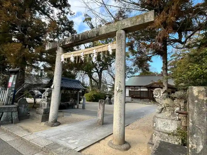 國魂神社の{uncategorized: "未分類", other: "その他", undefined: "問題あり", building: "その他建物", grave: "お墓", sacred_gate: "鳥居", guardian: "狛犬", statue: "像", buddha: "仏像", history: "歴史", nature: "自然", garden: "庭園", animal: "動物", pagoda: "塔", temizu: "手水舎", mountain_gate: "山門・神門", sanctuary: "本殿・本堂", subordinate: "末社・摂社", art: "芸術", scenery: "景色", jizo: "地蔵", ema: "絵馬", goshuin: "御朱印", omikuji: "おみくじ", items: "授与品その他", amulet: "お守り", goshuincho: "御朱印帳", eats: "食事", festival: "お祭り", votive_dance: "神楽", shichigosan: "七五三参", wedding: "結婚式", experience: "体験その他", initially: "初詣", around: "周辺", anti_infection: "感染症対策"}