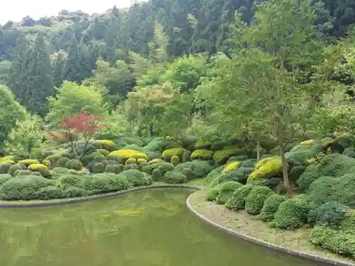 久安寺の庭園