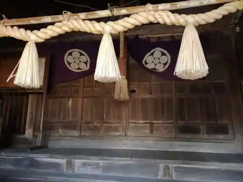 鵜川神社の本殿・本堂