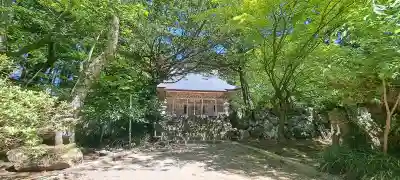 氷上神社の{uncategorized: "未分類", other: "その他", undefined: "問題あり", building: "その他建物", grave: "お墓", sacred_gate: "鳥居", guardian: "狛犬", statue: "像", buddha: "仏像", history: "歴史", nature: "自然", garden: "庭園", animal: "動物", pagoda: "塔", temizu: "手水舎", mountain_gate: "山門・神門", sanctuary: "本殿・本堂", subordinate: "末社・摂社", art: "芸術", scenery: "景色", jizo: "地蔵", ema: "絵馬", goshuin: "御朱印", omikuji: "おみくじ", items: "授与品その他", amulet: "お守り", goshuincho: "御朱印帳", eats: "食事", festival: "お祭り", votive_dance: "神楽", shichigosan: "七五三参", wedding: "結婚式", experience: "体験その他", initially: "初詣", around: "周辺", anti_infection: "感染症対策"}