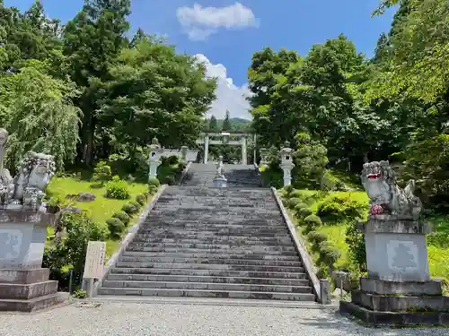 八海山尊神社の建物その他