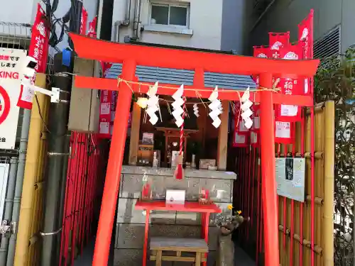 宝童稲荷神社の{uncategorized: "未分類", other: "その他", undefined: "問題あり", building: "その他建物", grave: "お墓", sacred_gate: "鳥居", guardian: "狛犬", statue: "像", buddha: "仏像", history: "歴史", nature: "自然", garden: "庭園", animal: "動物", pagoda: "塔", temizu: "手水舎", mountain_gate: "山門・神門", sanctuary: "本殿・本堂", subordinate: "末社・摂社", art: "芸術", scenery: "景色", jizo: "地蔵", ema: "絵馬", goshuin: "御朱印", omikuji: "おみくじ", items: "授与品その他", amulet: "お守り", goshuincho: "御朱印帳", eats: "食事", festival: "お祭り", votive_dance: "神楽", shichigosan: "七五三参", wedding: "結婚式", experience: "体験その他", initially: "初詣", around: "周辺", anti_infection: "感染症対策"}