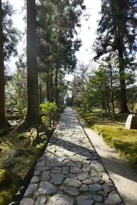 法然院の{uncategorized: "未分類", other: "その他", undefined: "問題あり", building: "その他建物", grave: "お墓", sacred_gate: "鳥居", guardian: "狛犬", statue: "像", buddha: "仏像", history: "歴史", nature: "自然", garden: "庭園", animal: "動物", pagoda: "塔", temizu: "手水舎", mountain_gate: "山門・神門", sanctuary: "本殿・本堂", subordinate: "末社・摂社", art: "芸術", scenery: "景色", jizo: "地蔵", ema: "絵馬", goshuin: "御朱印", omikuji: "おみくじ", items: "授与品その他", amulet: "お守り", goshuincho: "御朱印帳", eats: "食事", festival: "お祭り", votive_dance: "神楽", shichigosan: "七五三参", wedding: "結婚式", experience: "体験その他", initially: "初詣", around: "周辺", anti_infection: "感染症対策"}