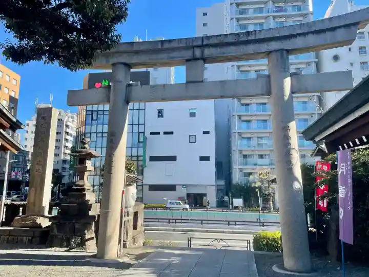 大鳥神社の{uncategorized: "未分類", other: "その他", undefined: "問題あり", building: "その他建物", grave: "お墓", sacred_gate: "鳥居", guardian: "狛犬", statue: "像", buddha: "仏像", history: "歴史", nature: "自然", garden: "庭園", animal: "動物", pagoda: "塔", temizu: "手水舎", mountain_gate: "山門・神門", sanctuary: "本殿・本堂", subordinate: "末社・摂社", art: "芸術", scenery: "景色", jizo: "地蔵", ema: "絵馬", goshuin: "御朱印", omikuji: "おみくじ", items: "授与品その他", amulet: "お守り", goshuincho: "御朱印帳", eats: "食事", festival: "お祭り", votive_dance: "神楽", shichigosan: "七五三参", wedding: "結婚式", experience: "体験その他", initially: "初詣", around: "周辺", anti_infection: "感染症対策"}