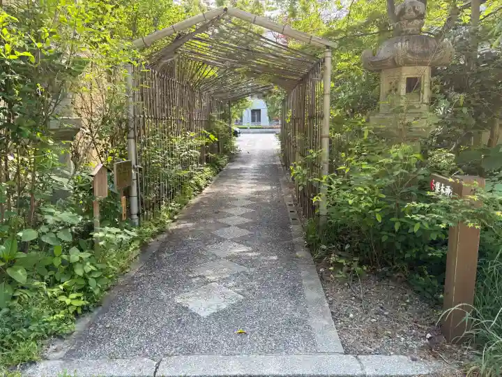 梨木神社の{uncategorized: "未分類", other: "その他", undefined: "問題あり", building: "その他建物", grave: "お墓", sacred_gate: "鳥居", guardian: "狛犬", statue: "像", buddha: "仏像", history: "歴史", nature: "自然", garden: "庭園", animal: "動物", pagoda: "塔", temizu: "手水舎", mountain_gate: "山門・神門", sanctuary: "本殿・本堂", subordinate: "末社・摂社", art: "芸術", scenery: "景色", jizo: "地蔵", ema: "絵馬", goshuin: "御朱印", omikuji: "おみくじ", items: "授与品その他", amulet: "お守り", goshuincho: "御朱印帳", eats: "食事", festival: "お祭り", votive_dance: "神楽", shichigosan: "七五三参", wedding: "結婚式", experience: "体験その他", initially: "初詣", around: "周辺", anti_infection: "感染症対策"}