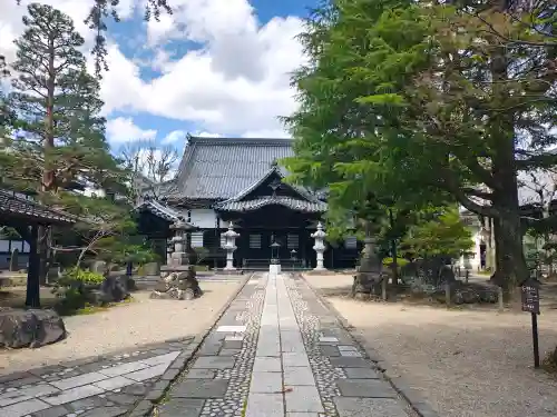輪王寺の{uncategorized: "未分類", other: "その他", undefined: "問題あり", building: "その他建物", grave: "お墓", sacred_gate: "鳥居", guardian: "狛犬", statue: "像", buddha: "仏像", history: "歴史", nature: "自然", garden: "庭園", animal: "動物", pagoda: "塔", temizu: "手水舎", mountain_gate: "山門・神門", sanctuary: "本殿・本堂", subordinate: "末社・摂社", art: "芸術", scenery: "景色", jizo: "地蔵", ema: "絵馬", goshuin: "御朱印", omikuji: "おみくじ", items: "授与品その他", amulet: "お守り", goshuincho: "御朱印帳", eats: "食事", festival: "お祭り", votive_dance: "神楽", shichigosan: "七五三参", wedding: "結婚式", experience: "体験その他", initially: "初詣", around: "周辺", anti_infection: "感染症対策"}
