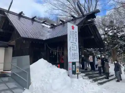 錦山天満宮の{uncategorized: "未分類", other: "その他", undefined: "問題あり", building: "その他建物", grave: "お墓", sacred_gate: "鳥居", guardian: "狛犬", statue: "像", buddha: "仏像", history: "歴史", nature: "自然", garden: "庭園", animal: "動物", pagoda: "塔", temizu: "手水舎", mountain_gate: "山門・神門", sanctuary: "本殿・本堂", subordinate: "末社・摂社", art: "芸術", scenery: "景色", jizo: "地蔵", ema: "絵馬", goshuin: "御朱印", omikuji: "おみくじ", items: "授与品その他", amulet: "お守り", goshuincho: "御朱印帳", eats: "食事", festival: "お祭り", votive_dance: "神楽", shichigosan: "七五三参", wedding: "結婚式", experience: "体験その他", initially: "初詣", around: "周辺", anti_infection: "感染症対策"}
