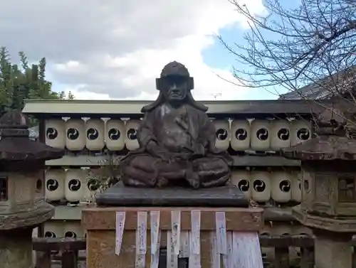 大石神社の像