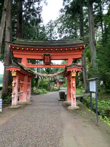 達谷西光寺の鳥居