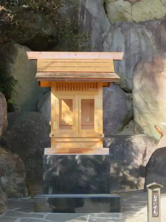 差出磯大嶽山神社 仕事と健康と厄よけの神さまの末社・摂社