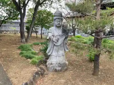観蔵院の{uncategorized: "未分類", other: "その他", undefined: "問題あり", building: "その他建物", grave: "お墓", sacred_gate: "鳥居", guardian: "狛犬", statue: "像", buddha: "仏像", history: "歴史", nature: "自然", garden: "庭園", animal: "動物", pagoda: "塔", temizu: "手水舎", mountain_gate: "山門・神門", sanctuary: "本殿・本堂", subordinate: "末社・摂社", art: "芸術", scenery: "景色", jizo: "地蔵", ema: "絵馬", goshuin: "御朱印", omikuji: "おみくじ", items: "授与品その他", amulet: "お守り", goshuincho: "御朱印帳", eats: "食事", festival: "お祭り", votive_dance: "神楽", shichigosan: "七五三参", wedding: "結婚式", experience: "体験その他", initially: "初詣", around: "周辺", anti_infection: "感染症対策"}