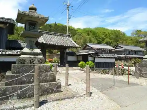 観音寺の山門