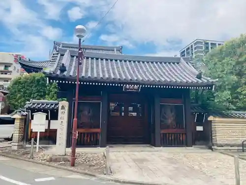 総見寺の山門