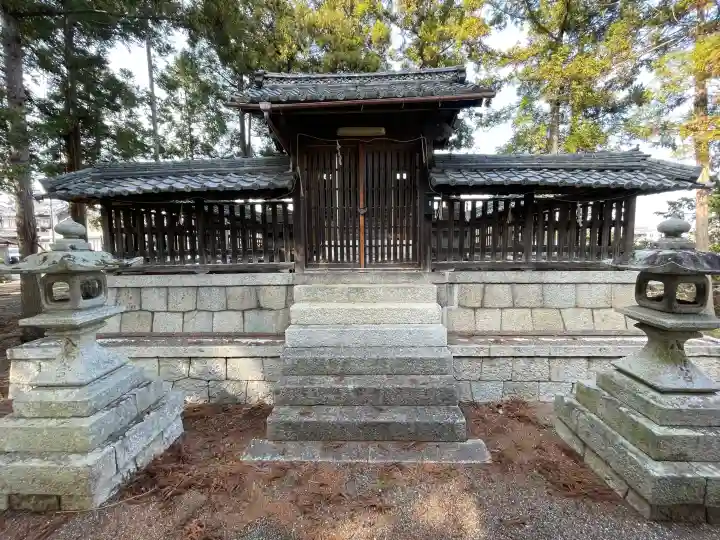 中嶋神社の{uncategorized: "未分類", other: "その他", undefined: "問題あり", building: "その他建物", grave: "お墓", sacred_gate: "鳥居", guardian: "狛犬", statue: "像", buddha: "仏像", history: "歴史", nature: "自然", garden: "庭園", animal: "動物", pagoda: "塔", temizu: "手水舎", mountain_gate: "山門・神門", sanctuary: "本殿・本堂", subordinate: "末社・摂社", art: "芸術", scenery: "景色", jizo: "地蔵", ema: "絵馬", goshuin: "御朱印", omikuji: "おみくじ", items: "授与品その他", amulet: "お守り", goshuincho: "御朱印帳", eats: "食事", festival: "お祭り", votive_dance: "神楽", shichigosan: "七五三参", wedding: "結婚式", experience: "体験その他", initially: "初詣", around: "周辺", anti_infection: "感染症対策"}