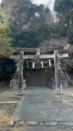御嶽神社の{uncategorized: "未分類", other: "その他", undefined: "問題あり", building: "その他建物", grave: "お墓", sacred_gate: "鳥居", guardian: "狛犬", statue: "像", buddha: "仏像", history: "歴史", nature: "自然", garden: "庭園", animal: "動物", pagoda: "塔", temizu: "手水舎", mountain_gate: "山門・神門", sanctuary: "本殿・本堂", subordinate: "末社・摂社", art: "芸術", scenery: "景色", jizo: "地蔵", ema: "絵馬", goshuin: "御朱印", omikuji: "おみくじ", items: "授与品その他", amulet: "お守り", goshuincho: "御朱印帳", eats: "食事", festival: "お祭り", votive_dance: "神楽", shichigosan: "七五三参", wedding: "結婚式", experience: "体験その他", initially: "初詣", around: "周辺", anti_infection: "感染症対策"}