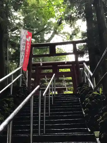 新屋山神社の鳥居