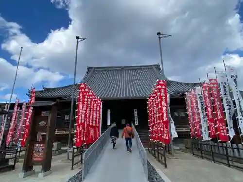 笠覆寺 (笠寺観音)の{uncategorized: "未分類", other: "その他", undefined: "問題あり", building: "その他建物", grave: "お墓", sacred_gate: "鳥居", guardian: "狛犬", statue: "像", buddha: "仏像", history: "歴史", nature: "自然", garden: "庭園", animal: "動物", pagoda: "塔", temizu: "手水舎", mountain_gate: "山門・神門", sanctuary: "本殿・本堂", subordinate: "末社・摂社", art: "芸術", scenery: "景色", jizo: "地蔵", ema: "絵馬", goshuin: "御朱印", omikuji: "おみくじ", items: "授与品その他", amulet: "お守り", goshuincho: "御朱印帳", eats: "食事", festival: "お祭り", votive_dance: "神楽", shichigosan: "七五三参", wedding: "結婚式", experience: "体験その他", initially: "初詣", around: "周辺", anti_infection: "感染症対策"}