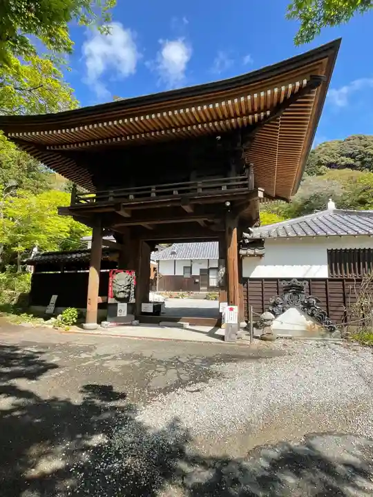 普門寺(切り絵御朱印発祥の寺)の山門・神門