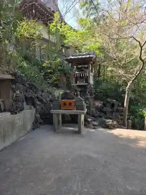 冨士浅間神社の{uncategorized: "未分類", other: "その他", undefined: "問題あり", building: "その他建物", grave: "お墓", sacred_gate: "鳥居", guardian: "狛犬", statue: "像", buddha: "仏像", history: "歴史", nature: "自然", garden: "庭園", animal: "動物", pagoda: "塔", temizu: "手水舎", mountain_gate: "山門・神門", sanctuary: "本殿・本堂", subordinate: "末社・摂社", art: "芸術", scenery: "景色", jizo: "地蔵", ema: "絵馬", goshuin: "御朱印", omikuji: "おみくじ", items: "授与品その他", amulet: "お守り", goshuincho: "御朱印帳", eats: "食事", festival: "お祭り", votive_dance: "神楽", shichigosan: "七五三参", wedding: "結婚式", experience: "体験その他", initially: "初詣", around: "周辺", anti_infection: "感染症対策"}