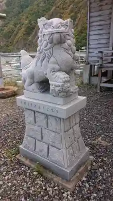 太田神社（拝殿）の狛犬