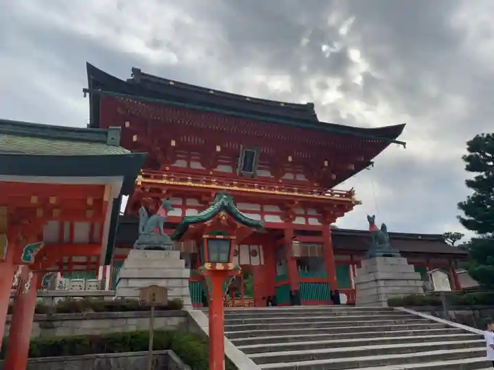 伏見稲荷大社の山門・神門