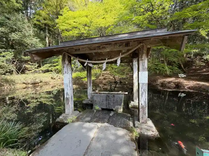 赤城神社(三夜沢町)の{uncategorized: "未分類", other: "その他", undefined: "問題あり", building: "その他建物", grave: "お墓", sacred_gate: "鳥居", guardian: "狛犬", statue: "像", buddha: "仏像", history: "歴史", nature: "自然", garden: "庭園", animal: "動物", pagoda: "塔", temizu: "手水舎", mountain_gate: "山門・神門", sanctuary: "本殿・本堂", subordinate: "末社・摂社", art: "芸術", scenery: "景色", jizo: "地蔵", ema: "絵馬", goshuin: "御朱印", omikuji: "おみくじ", items: "授与品その他", amulet: "お守り", goshuincho: "御朱印帳", eats: "食事", festival: "お祭り", votive_dance: "神楽", shichigosan: "七五三参", wedding: "結婚式", experience: "体験その他", initially: "初詣", around: "周辺", anti_infection: "感染症対策"}