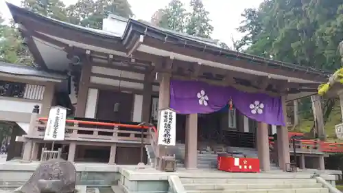 日石寺の本殿