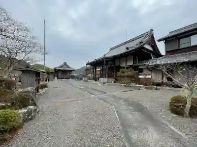 立泉寺の{uncategorized: "未分類", other: "その他", undefined: "問題あり", building: "その他建物", grave: "お墓", sacred_gate: "鳥居", guardian: "狛犬", statue: "像", buddha: "仏像", history: "歴史", nature: "自然", garden: "庭園", animal: "動物", pagoda: "塔", temizu: "手水舎", mountain_gate: "山門・神門", sanctuary: "本殿・本堂", subordinate: "末社・摂社", art: "芸術", scenery: "景色", jizo: "地蔵", ema: "絵馬", goshuin: "御朱印", omikuji: "おみくじ", items: "授与品その他", amulet: "お守り", goshuincho: "御朱印帳", eats: "食事", festival: "お祭り", votive_dance: "神楽", shichigosan: "七五三参", wedding: "結婚式", experience: "体験その他", initially: "初詣", around: "周辺", anti_infection: "感染症対策"}