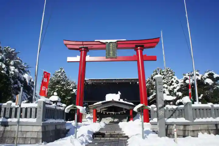 越中護国八幡宮の本殿・本堂