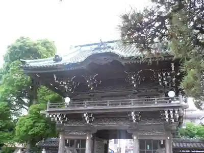 題経寺（柴又帝釈天）の山門・神門