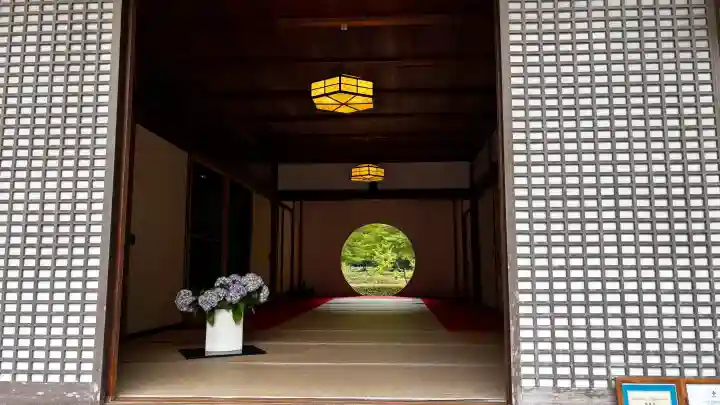 明月院の{uncategorized: "未分類", other: "その他", undefined: "問題あり", building: "その他建物", grave: "お墓", sacred_gate: "鳥居", guardian: "狛犬", statue: "像", buddha: "仏像", history: "歴史", nature: "自然", garden: "庭園", animal: "動物", pagoda: "塔", temizu: "手水舎", mountain_gate: "山門・神門", sanctuary: "本殿・本堂", subordinate: "末社・摂社", art: "芸術", scenery: "景色", jizo: "地蔵", ema: "絵馬", goshuin: "御朱印", omikuji: "おみくじ", items: "授与品その他", amulet: "お守り", goshuincho: "御朱印帳", eats: "食事", festival: "お祭り", votive_dance: "神楽", shichigosan: "七五三参", wedding: "結婚式", experience: "体験その他", initially: "初詣", around: "周辺", anti_infection: "感染症対策"}
