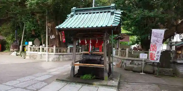 海南神社の手水舎
