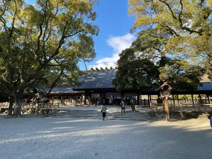 熱田神宮の{uncategorized: "未分類", other: "その他", undefined: "問題あり", building: "その他建物", grave: "お墓", sacred_gate: "鳥居", guardian: "狛犬", statue: "像", buddha: "仏像", history: "歴史", nature: "自然", garden: "庭園", animal: "動物", pagoda: "塔", temizu: "手水舎", mountain_gate: "山門・神門", sanctuary: "本殿・本堂", subordinate: "末社・摂社", art: "芸術", scenery: "景色", jizo: "地蔵", ema: "絵馬", goshuin: "御朱印", omikuji: "おみくじ", items: "授与品その他", amulet: "お守り", goshuincho: "御朱印帳", eats: "食事", festival: "お祭り", votive_dance: "神楽", shichigosan: "七五三参", wedding: "結婚式", experience: "体験その他", initially: "初詣", around: "周辺", anti_infection: "感染症対策"}