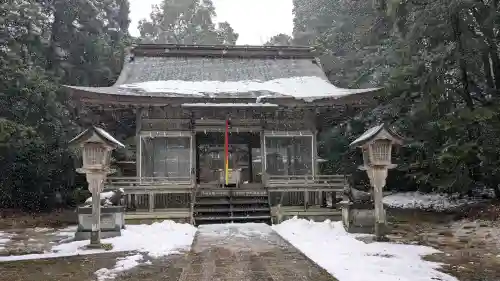 岡高神社の{uncategorized: "未分類", other: "その他", undefined: "問題あり", building: "その他建物", grave: "お墓", sacred_gate: "鳥居", guardian: "狛犬", statue: "像", buddha: "仏像", history: "歴史", nature: "自然", garden: "庭園", animal: "動物", pagoda: "塔", temizu: "手水舎", mountain_gate: "山門・神門", sanctuary: "本殿・本堂", subordinate: "末社・摂社", art: "芸術", scenery: "景色", jizo: "地蔵", ema: "絵馬", goshuin: "御朱印", omikuji: "おみくじ", items: "授与品その他", amulet: "お守り", goshuincho: "御朱印帳", eats: "食事", festival: "お祭り", votive_dance: "神楽", shichigosan: "七五三参", wedding: "結婚式", experience: "体験その他", initially: "初詣", around: "周辺", anti_infection: "感染症対策"}