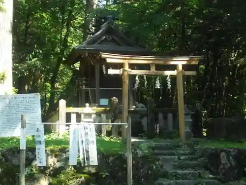 瀧尾高徳水神社 の鳥居