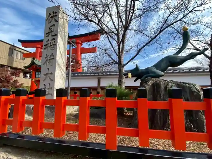 伏見稲荷大社の{uncategorized: "未分類", other: "その他", undefined: "問題あり", building: "その他建物", grave: "お墓", sacred_gate: "鳥居", guardian: "狛犬", statue: "像", buddha: "仏像", history: "歴史", nature: "自然", garden: "庭園", animal: "動物", pagoda: "塔", temizu: "手水舎", mountain_gate: "山門・神門", sanctuary: "本殿・本堂", subordinate: "末社・摂社", art: "芸術", scenery: "景色", jizo: "地蔵", ema: "絵馬", goshuin: "御朱印", omikuji: "おみくじ", items: "授与品その他", amulet: "お守り", goshuincho: "御朱印帳", eats: "食事", festival: "お祭り", votive_dance: "神楽", shichigosan: "七五三参", wedding: "結婚式", experience: "体験その他", initially: "初詣", around: "周辺", anti_infection: "感染症対策"}