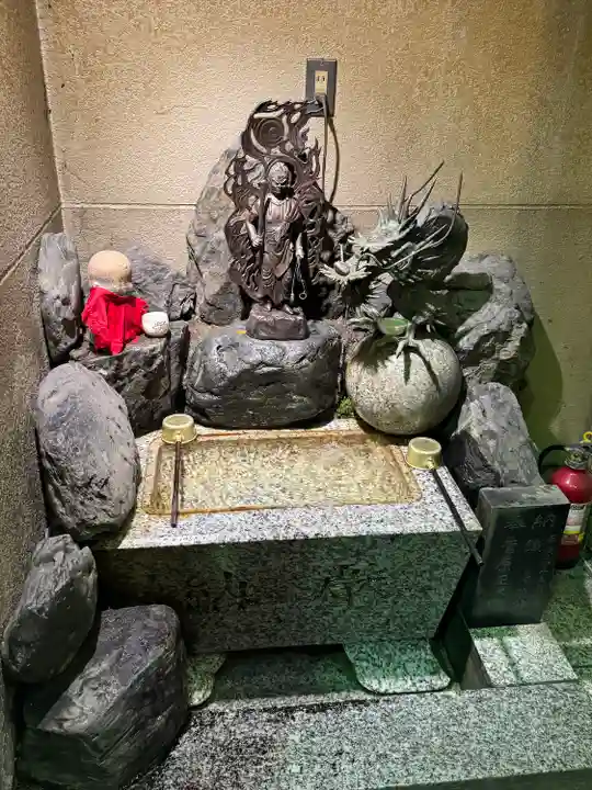 三瀧山不動院の手水舎