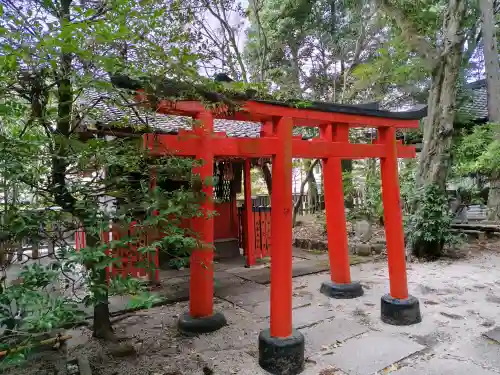 岡崎神社の{uncategorized: "未分類", other: "その他", undefined: "問題あり", building: "その他建物", grave: "お墓", sacred_gate: "鳥居", guardian: "狛犬", statue: "像", buddha: "仏像", history: "歴史", nature: "自然", garden: "庭園", animal: "動物", pagoda: "塔", temizu: "手水舎", mountain_gate: "山門・神門", sanctuary: "本殿・本堂", subordinate: "末社・摂社", art: "芸術", scenery: "景色", jizo: "地蔵", ema: "絵馬", goshuin: "御朱印", omikuji: "おみくじ", items: "授与品その他", amulet: "お守り", goshuincho: "御朱印帳", eats: "食事", festival: "お祭り", votive_dance: "神楽", shichigosan: "七五三参", wedding: "結婚式", experience: "体験その他", initially: "初詣", around: "周辺", anti_infection: "感染症対策"}
