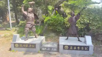 元城町東照宮の{uncategorized: "未分類", other: "その他", undefined: "問題あり", building: "その他建物", grave: "お墓", sacred_gate: "鳥居", guardian: "狛犬", statue: "像", buddha: "仏像", history: "歴史", nature: "自然", garden: "庭園", animal: "動物", pagoda: "塔", temizu: "手水舎", mountain_gate: "山門・神門", sanctuary: "本殿・本堂", subordinate: "末社・摂社", art: "芸術", scenery: "景色", jizo: "地蔵", ema: "絵馬", goshuin: "御朱印", omikuji: "おみくじ", items: "授与品その他", amulet: "お守り", goshuincho: "御朱印帳", eats: "食事", festival: "お祭り", votive_dance: "神楽", shichigosan: "七五三参", wedding: "結婚式", experience: "体験その他", initially: "初詣", around: "周辺", anti_infection: "感染症対策"}