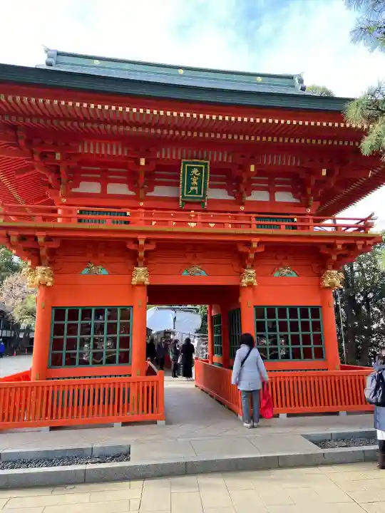 穴八幡宮の山門・神門
