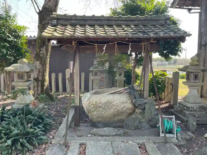 八幡神社の{uncategorized: "未分類", other: "その他", undefined: "問題あり", building: "その他建物", grave: "お墓", sacred_gate: "鳥居", guardian: "狛犬", statue: "像", buddha: "仏像", history: "歴史", nature: "自然", garden: "庭園", animal: "動物", pagoda: "塔", temizu: "手水舎", mountain_gate: "山門・神門", sanctuary: "本殿・本堂", subordinate: "末社・摂社", art: "芸術", scenery: "景色", jizo: "地蔵", ema: "絵馬", goshuin: "御朱印", omikuji: "おみくじ", items: "授与品その他", amulet: "お守り", goshuincho: "御朱印帳", eats: "食事", festival: "お祭り", votive_dance: "神楽", shichigosan: "七五三参", wedding: "結婚式", experience: "体験その他", initially: "初詣", around: "周辺", anti_infection: "感染症対策"}
