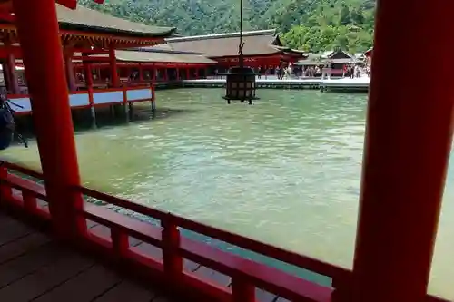 厳島神社の本殿