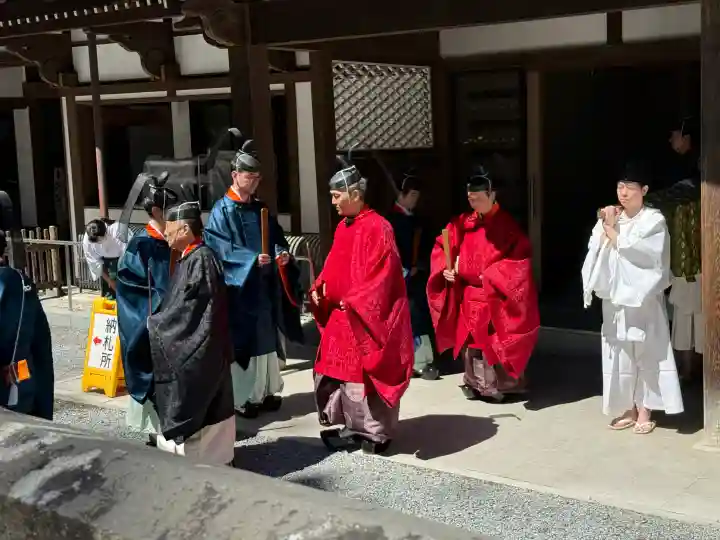 三峯神社の{uncategorized: "未分類", other: "その他", undefined: "問題あり", building: "その他建物", grave: "お墓", sacred_gate: "鳥居", guardian: "狛犬", statue: "像", buddha: "仏像", history: "歴史", nature: "自然", garden: "庭園", animal: "動物", pagoda: "塔", temizu: "手水舎", mountain_gate: "山門・神門", sanctuary: "本殿・本堂", subordinate: "末社・摂社", art: "芸術", scenery: "景色", jizo: "地蔵", ema: "絵馬", goshuin: "御朱印", omikuji: "おみくじ", items: "授与品その他", amulet: "お守り", goshuincho: "御朱印帳", eats: "食事", festival: "お祭り", votive_dance: "神楽", shichigosan: "七五三参", wedding: "結婚式", experience: "体験その他", initially: "初詣", around: "周辺", anti_infection: "感染症対策"}